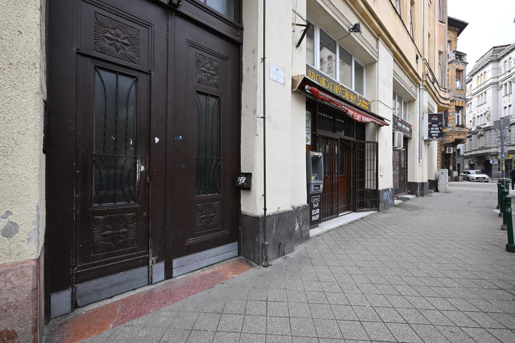 A Quiet Place In The Heart Of The City — Photos 2